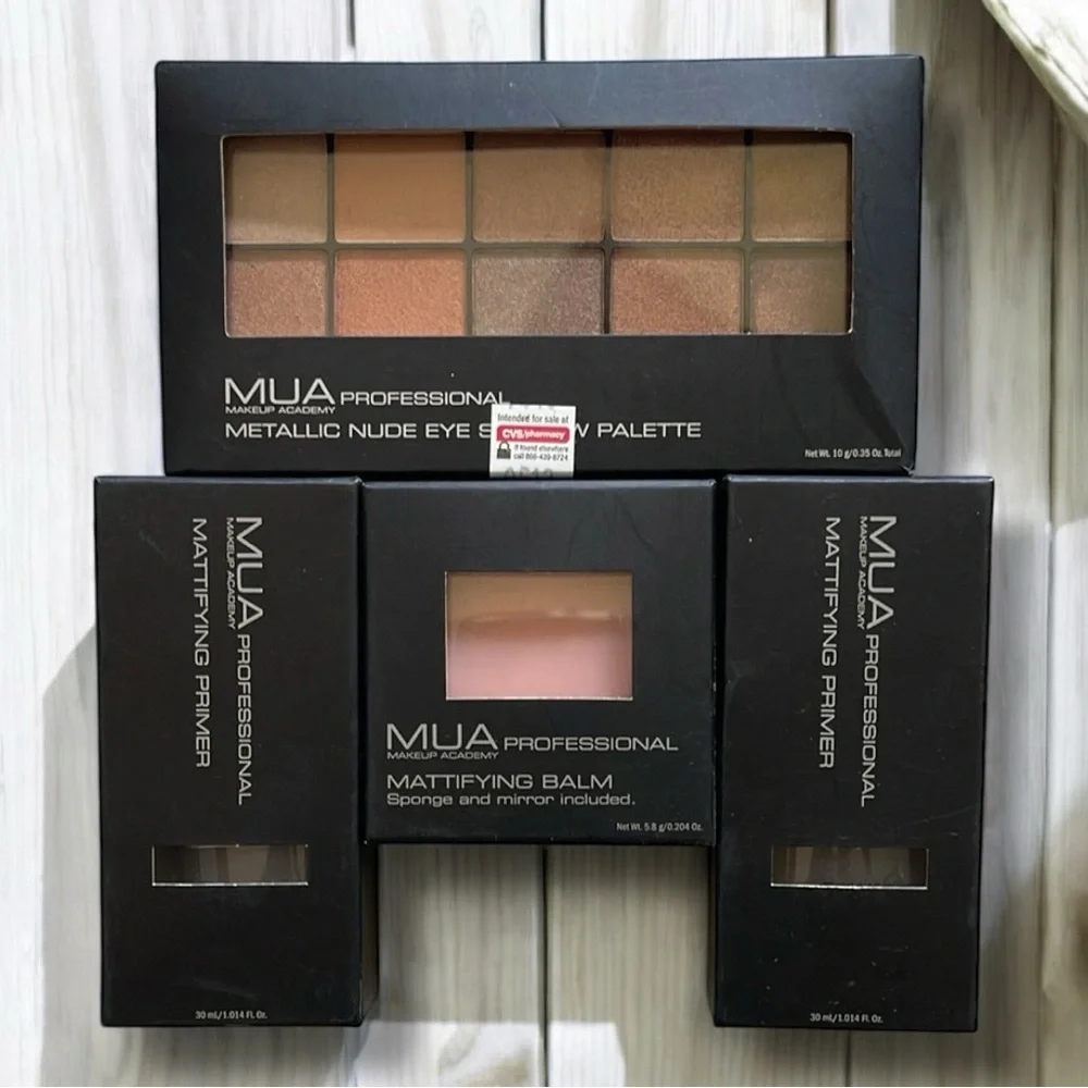 MUA Professional Makeup Academy Eyeshadow Palette & Mattifying Balm Primer Set